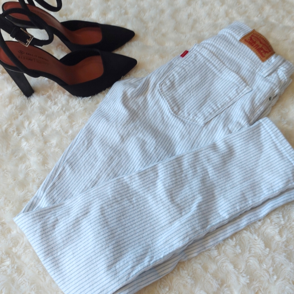 NWOT LEVIS PIN STRIPE JEANS